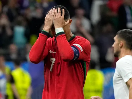 Cristiano Ronaldo po nepremenenej penalte proti Slovinsku.