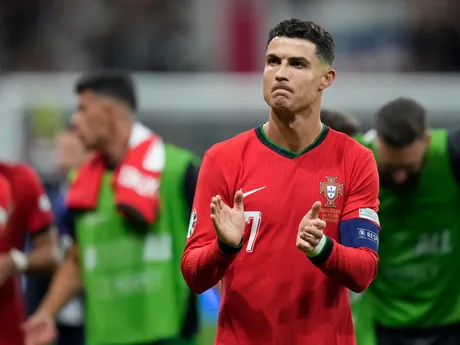 Cristiano Ronaldo oslavuje postup po penaltovom rozstrele proti Slovinsku.