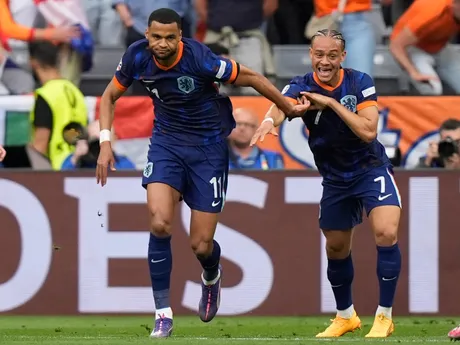 Cody Gakpo sa teší po strelenom góle v zápase Rumunsko - Holandsko v osemfinále EURO 2024.