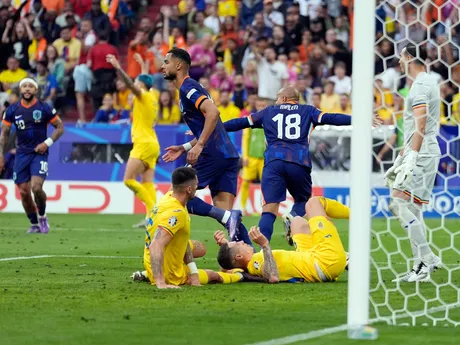 Donyell Malen sa teší po strelenom góle v zápase Rumunsko - Holandsko v osemfinále EURO 2024.