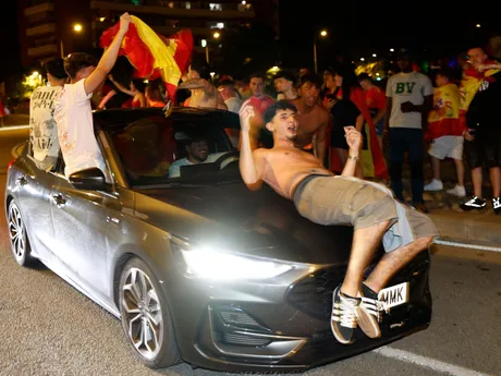 Oslavy fanúšikov Španielska v meste Mataro po triumfe vo finále EURO 2024