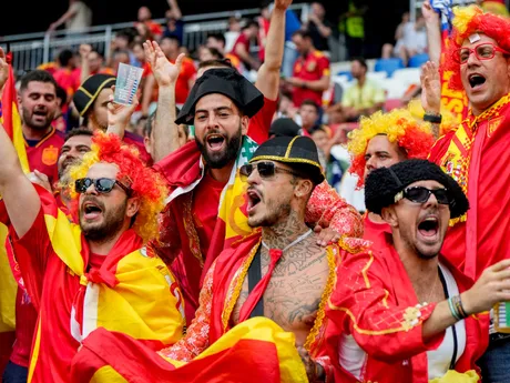 Fanúšikovia počas zápasu Španielsko - Francúzsko v semifinále EURO 2024.