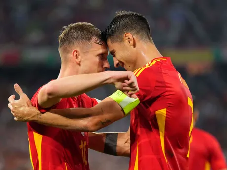 Dani Olmo oslavuje gól v zápase Španielsko - Francúzsko v semifinále EURO 2024.