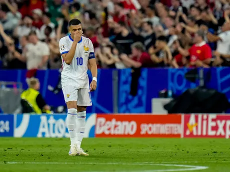 Kylian Mbappé reaguje na inkasovaný gól v zápase Španielsko - Francúzsko v semifinále EURO 2024.