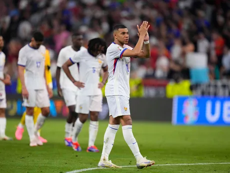 Francúzski futbalisti po prehre so Španielskom v semifinále EURO 2024.