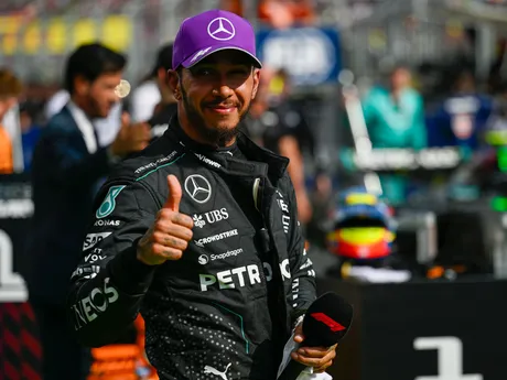 Lewis Hamilton v cieli na Veľkej cene Maďarska 2024.