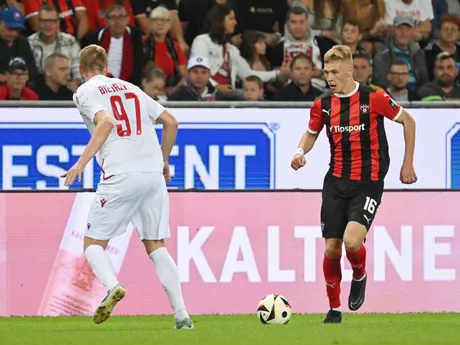 Na snímke vpravo hráč Trnavy Hugo Ahl a vľavo hráč Wisly Wiktor Biedrzycki počas prvého zápasu 3. predkola Európskej konferenčnej ligy medzi FC Spartak Trnava - Wisla Krakov.