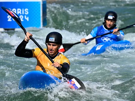 Jakub Grigar v súťaži kajak kros na OH 2024 v Paríži.