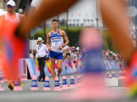 Slovenský reprezentant Dominik Černý v mix maratónskej štafete v chôdzi. 