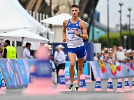 Slovenský reprezentant Dominik Černý v mix maratónskej štafete v chôdzi. 