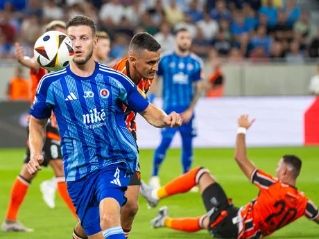 Kevin Wimmer v zápase ŠK Slovan Bratislava - APOEL Nikózia v 1. zápase 3. predkola Ligy majstrov.