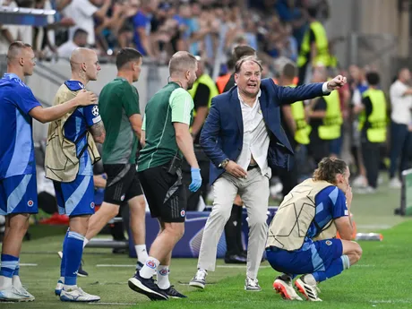 Tréner Vladimír Weiss st. počas posledných sekúnd zápasu ŠK Slovan Bratislava - FC Midtjylland v odvete play-off Ligy majstrov.