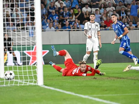 Marko Tolič strieľa gól v zápase ŠK Slovan Bratislava - FC Midtjylland v odvete play-off Ligy majstrov.