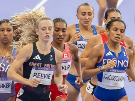 Gabriela Gajanová v rozbehu na 800 m na OH 2024 v Paríži.