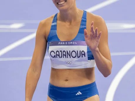 Gabriela Gajanová v rozbehu na 800 m na OH 2024 v Paríži.