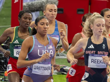 Gabriela Gajanová v rozbehu na 800 m na OH 2024 v Paríži.