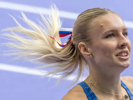 Viktória Forster v cieli rozbehov na 100 m cez prekážky na OH v Paríži 2024.