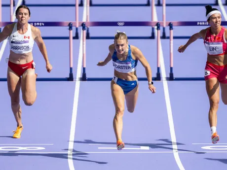 Viktória Forster počas rozbehov na 100 m cez prekážky na OH v Paríži 2024.