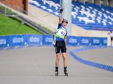 Jakub Borguľa v kvalifikácii superšprintu juniorov na MS v letnom biatlone 2024 v Otepää.