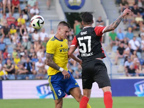 Denys Taraduda (vľavo) a Michal Ďuriš v zápase MFK Zemplín Michalovce - FC Spartak Trnava.