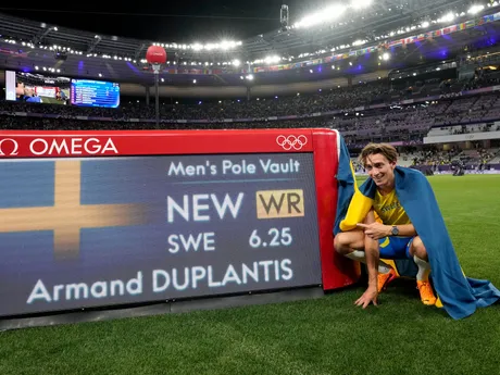 Armand Duplantis vytvoril svetový rekord v skoku o žrdi na OH 2024