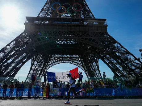 Atléti počas maratónu mužov na OH v Paríži 2024.