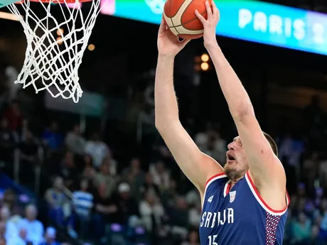 Nikola Jokič počas zápasu USA - Srbsko v semifinále basketbalového turnaja na OH 2024 v Paríži.