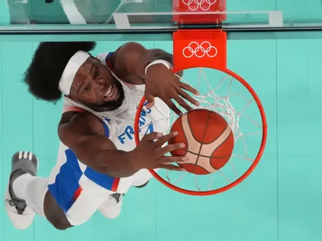 Guerschon Yabusele počas basketbalového finále Francúzsko - USA na OH 2024 v Paríži.