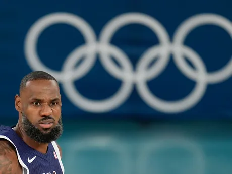 LeBron James počas basketbalového finále Francúzsko - USA na OH 2024 v Paríži.