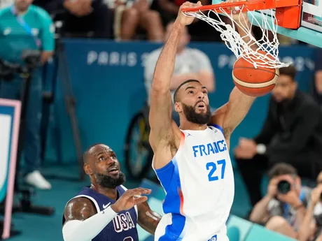 Rudy Gobert počas basketbalového finále Francúzsko - USA na OH 2024 v Paríži.