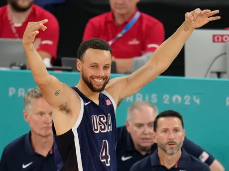 Stephen Curry počas basketbalového finále Francúzsko - USA na OH 2024 v Paríži.