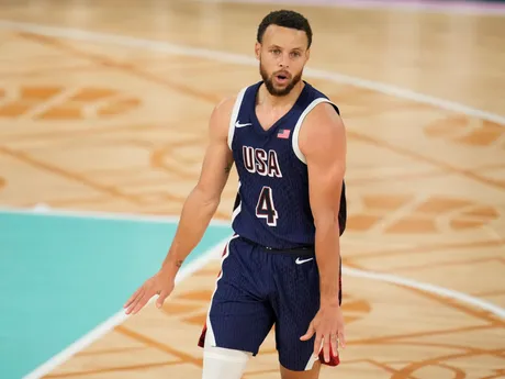 Stephen Curry počas basketbalového finále Francúzsko - USA na OH 2024 v Paríži.