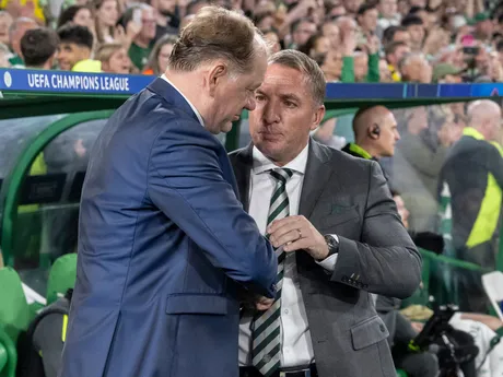 Tréner Vladimír Weiss st. (vľavo) a Brendan Rodgers počas zápasu Celtic Glasgow - ŠK Slovan Bratislava v 1. kole ligovej fázy Ligy majstrov.