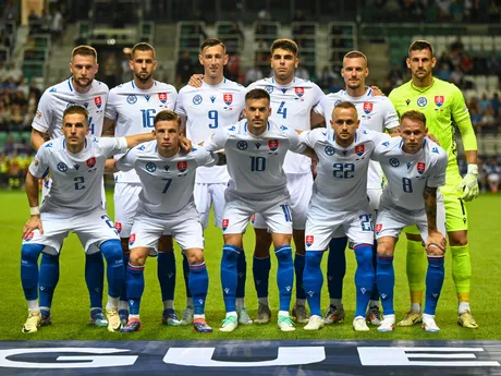 Slovenskí futbalisti pred zápasom proti Estónsku v skupine 1 C-divízie Ligy národov.