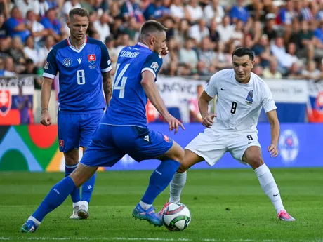 Ondrej Duda, Milan Škriniar a Renat Dadašov počas zápasu Slovensko - Azerbajdžan v 2. kole C-divízie 1. skupiny Ligy národov.