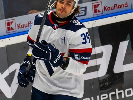 Liam Pecararo (HC Slovan Bratislava) počas 2. kola Tipos extraligy HC Slovan Bratislava - HK Dukla Ingema Michalovce.