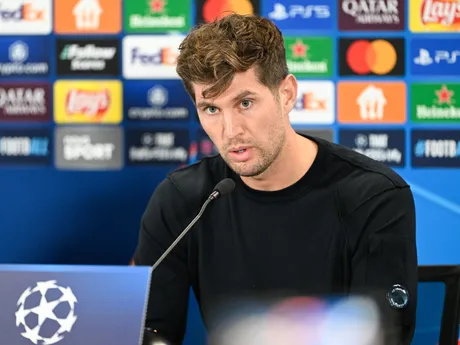 Na snímke obranca Manchesteru City John Stones počas tlačovej konferencie pred zápasom Ligy majstrov vo futbale ŠK Slovan Bratislava - Manchester City.