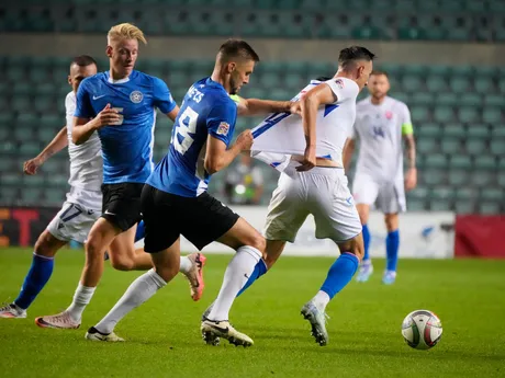 Róbert Boženík (vpravo) Karol Mets v zápase Estónsko - Slovensko v skupine 1 C-divízie Ligy národov.