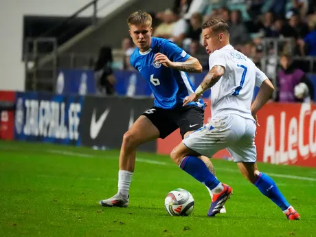 Michael Schjonning-Larsen (vľavo) a Tomáš Suslov v zápase Estónsko - Slovensko v skupine 1 C-divízie Ligy národov.