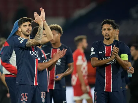 Futbalisti PSG oslavujú triumf po zápase Paríž St. Germain - Girona FC.