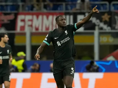 Ibrahima Konate oslavuje gól v zápase Ligy majstrov AC Miláno - Liverpool FC.