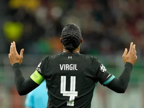 Virgil van Dijk oslavuje gól v zápase Ligy majstrov AC Miláno - Liverpool FC.