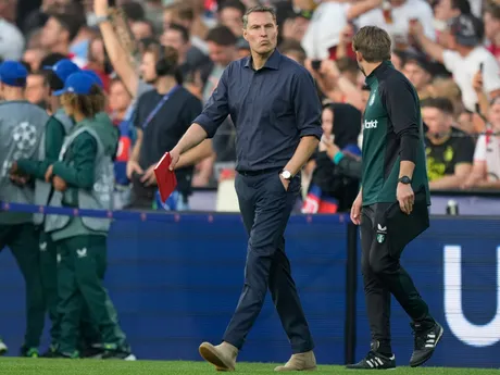 Tréner Feyenoordu Brian Priske v zápase Feyenoord Rotterdam - Bayer Leverkusen v 1. kole ligovej fázy Ligy majstrov.