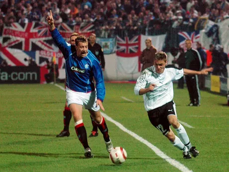 Branislav Obžera (vpravo) a Alan Hutton v zápase Artmedia Petržalka - Glasgow Rangers v skupine H Ligy majstrov 2005/2006.