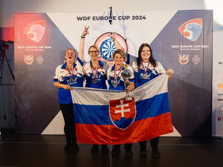 Slovenské šípkarky sa radujú zo striebra na WDF Europe Cupe 2024.