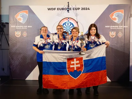 Slovenské šípkarky sa radujú zo striebra na WDF Europe Cupe 2024.