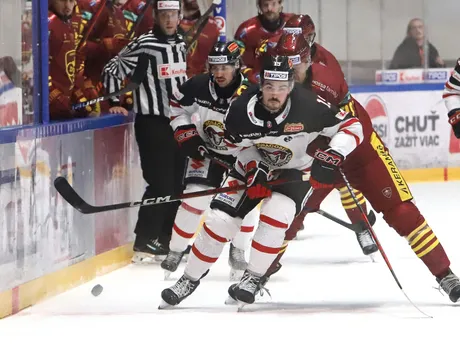 Oliver Voyer (Banská Bystrica) počas zápasu 6. kola Tipos extraligy HC MONACObet Banská Bystrica - HK Dukla Trenčín.