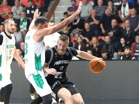 Na snímke Hunter Dean (Prievidza) počas zápasu J-skupiny Európskeho pohára FIBA v basketbale mužov BC PRIEVIDZA - BC Kutaisi 2010.