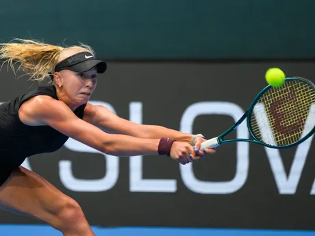 Slovenka Nina Vargová proti Ukrajinke Anastasii Sobolievovej počas 1. kola dvojhry tenisového turnaja J&T Banka Slovak Open v Bratislave.