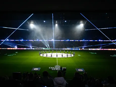 Svetelná šou na štadióne pred zápasom Slovan Bratislava - Manchester City v 2. kole ligovej fázy Ligy majstrov.